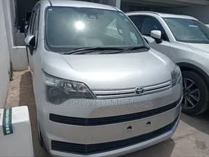 Toyota Spade 2018 Silver