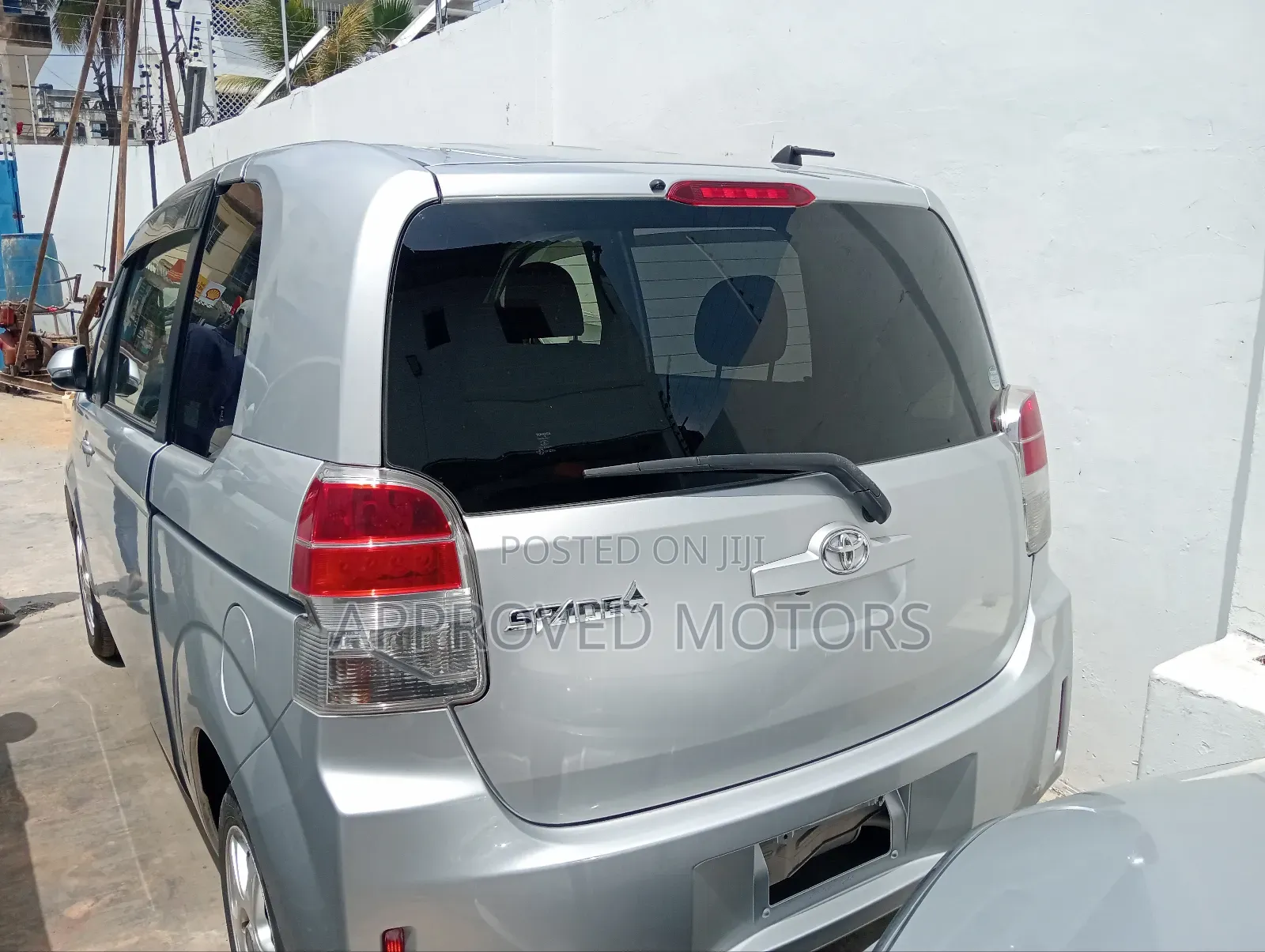 Toyota Spade 2018 Silver