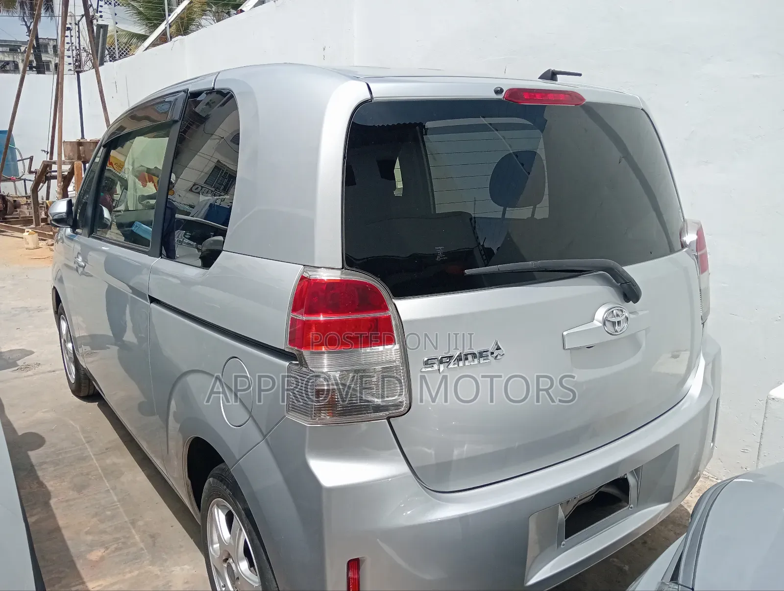 Toyota Spade 2018 Silver