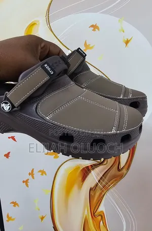 Crocs Yukon - Chocolate 
Quality 👌🏼👌🏼
Sizes 40-45 
@1aa