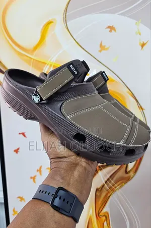 Crocs Yukon - Chocolate 
Quality 👌🏼👌🏼
Sizes 40-45 
@1aa