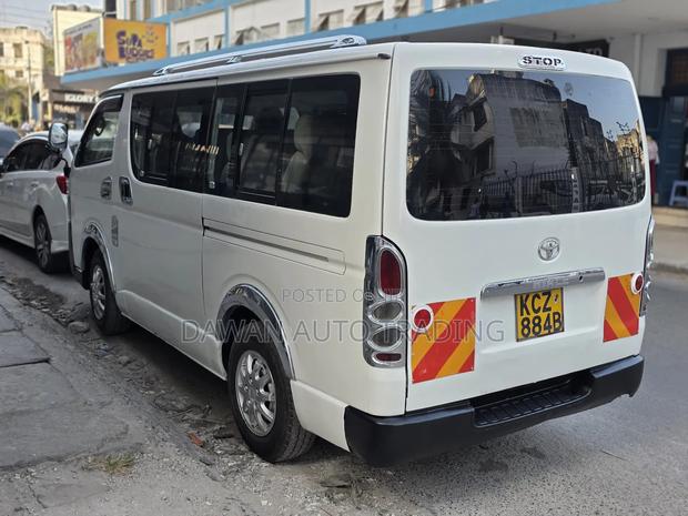 Toyota HiAce 2014 White - thumbnail 2