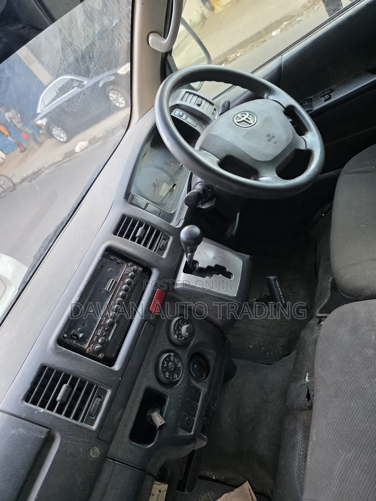 Toyota HiAce 2014 White