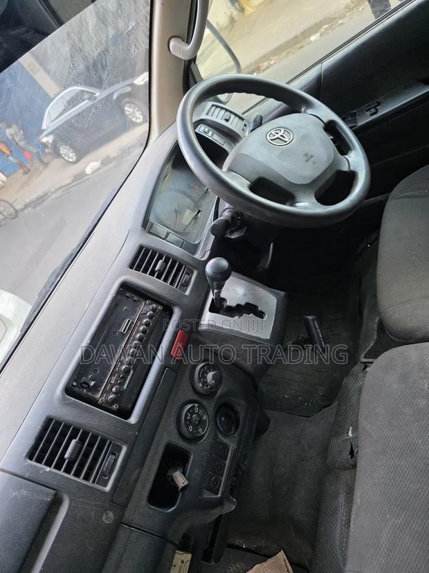 Toyota HiAce 2014 White - thumbnail 5