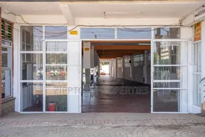 Yard to Let in Karen