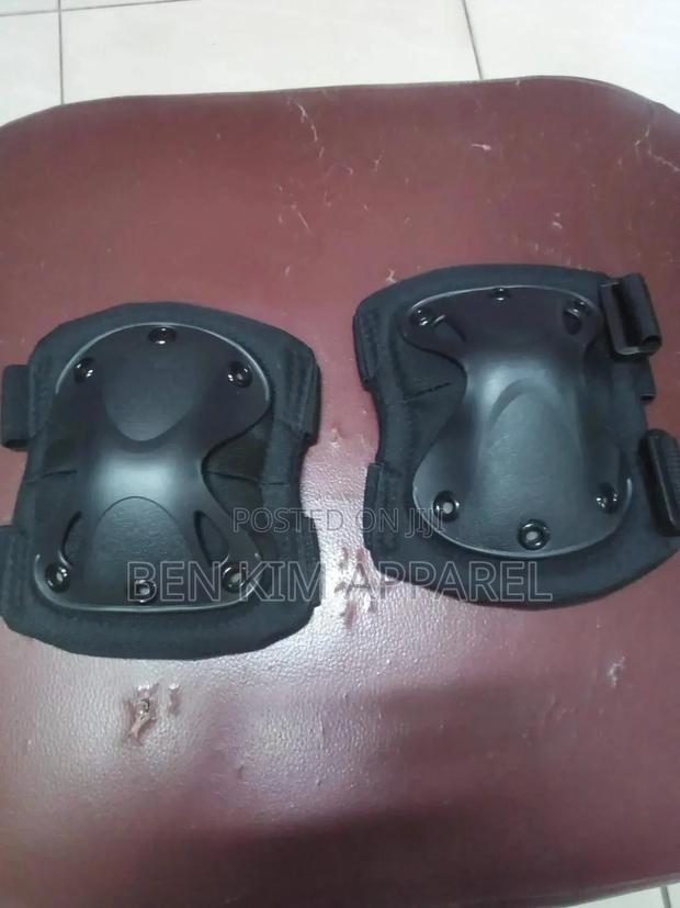 Tactical Knee Caps Black Padded With Abs Plastic Outer Shell - thumbnail 4
