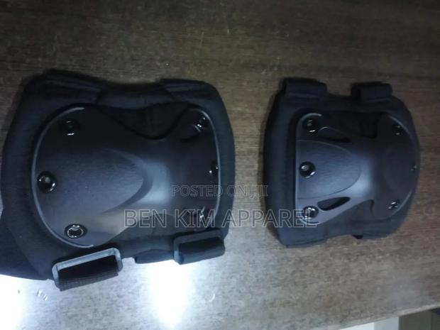 Tactical Knee Caps Black Padded With Abs Plastic Outer Shell - thumbnail 3