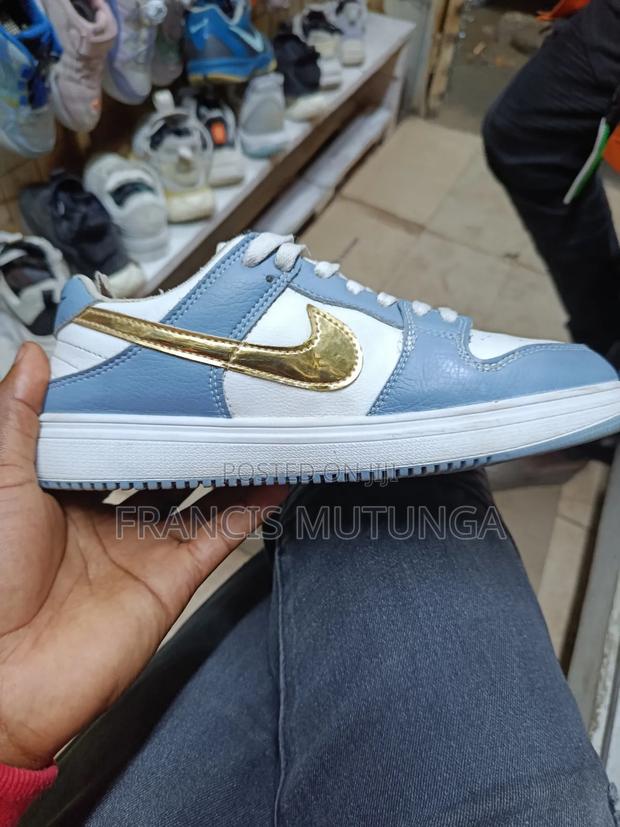 Nike Sneaker Flat Shoe - main view