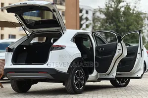 Honda Vezel 1.5 Hybrid 2WD 2021 White