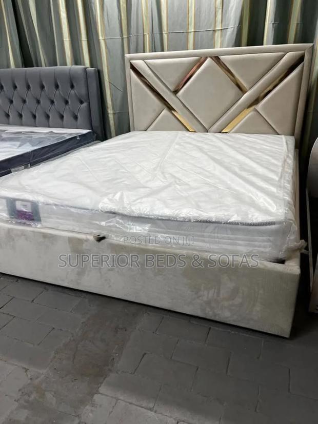 Cream Geometric Accent Bed Size 5 by 6 - main view