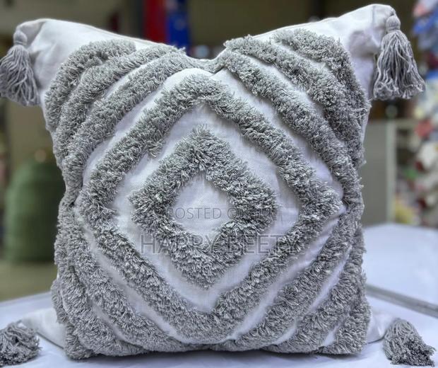 Boho Vintage Tufted Throw Pillow Covers With Tassels - thumbnail 2