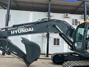 Hyundai Excavator - thumbnail 2