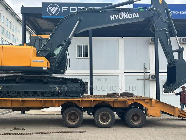 Hyundai Excavator - thumbnail 3