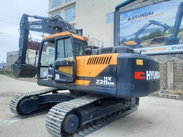 Hyundai Excavator - thumbnail 6