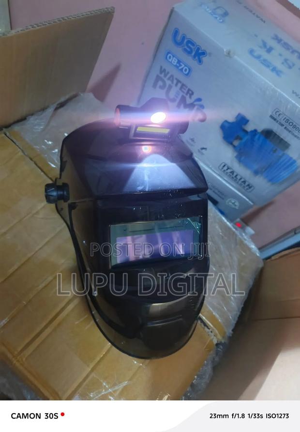 Auto-darkening Welding Helmet - thumbnail 5