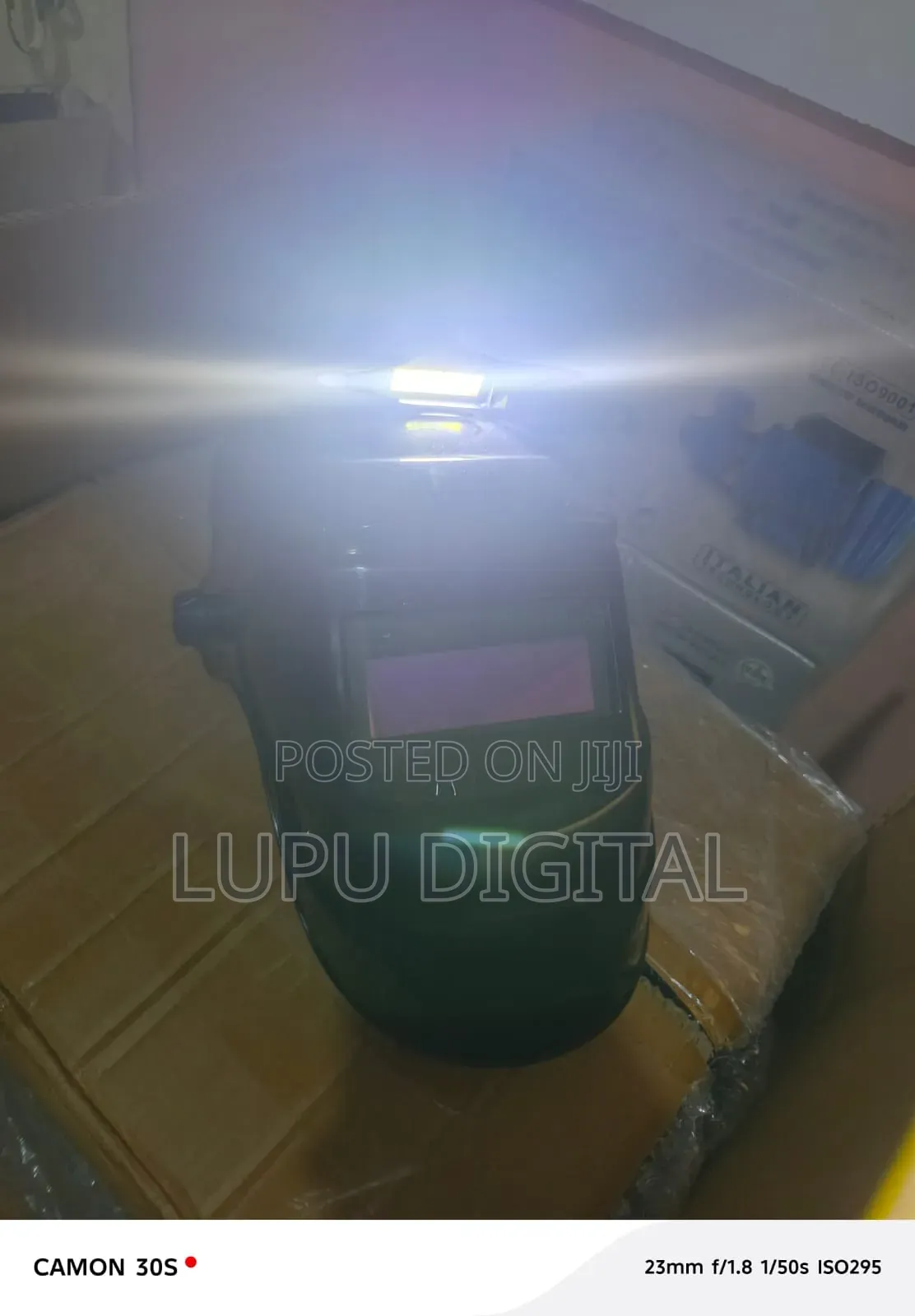 Auto-darkening Welding Helmet