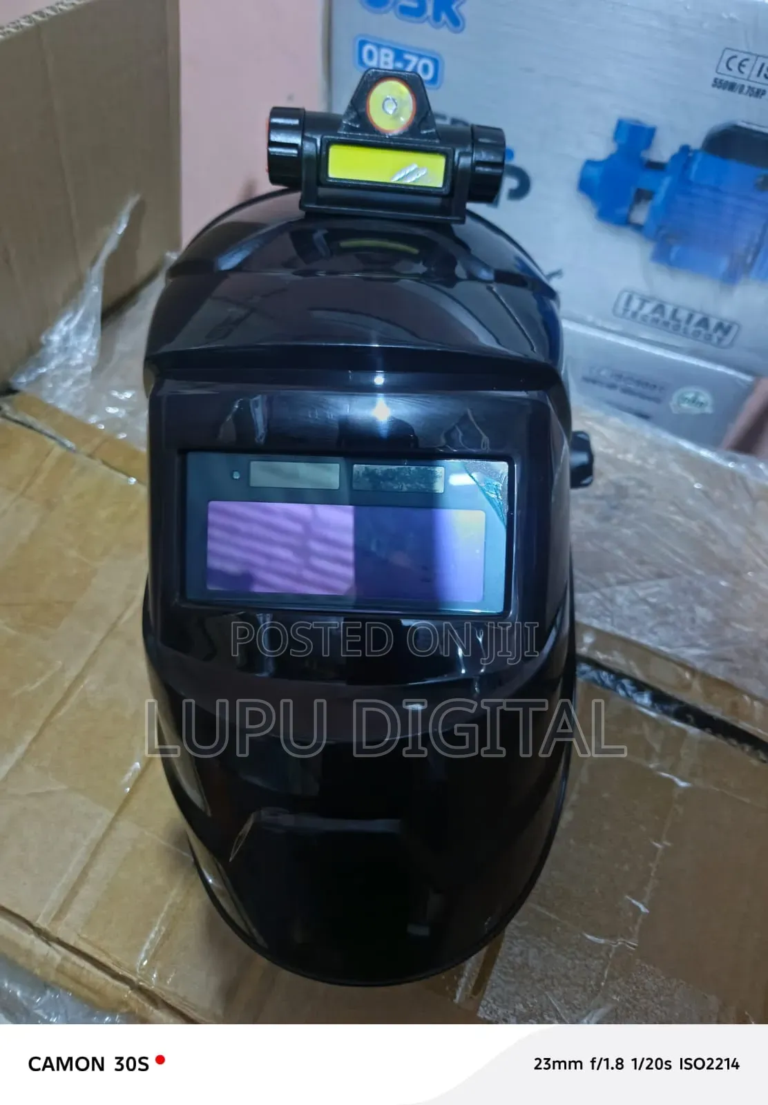 Auto-darkening Welding Helmet