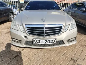 Mercedes-Benz E350 2010 Gold