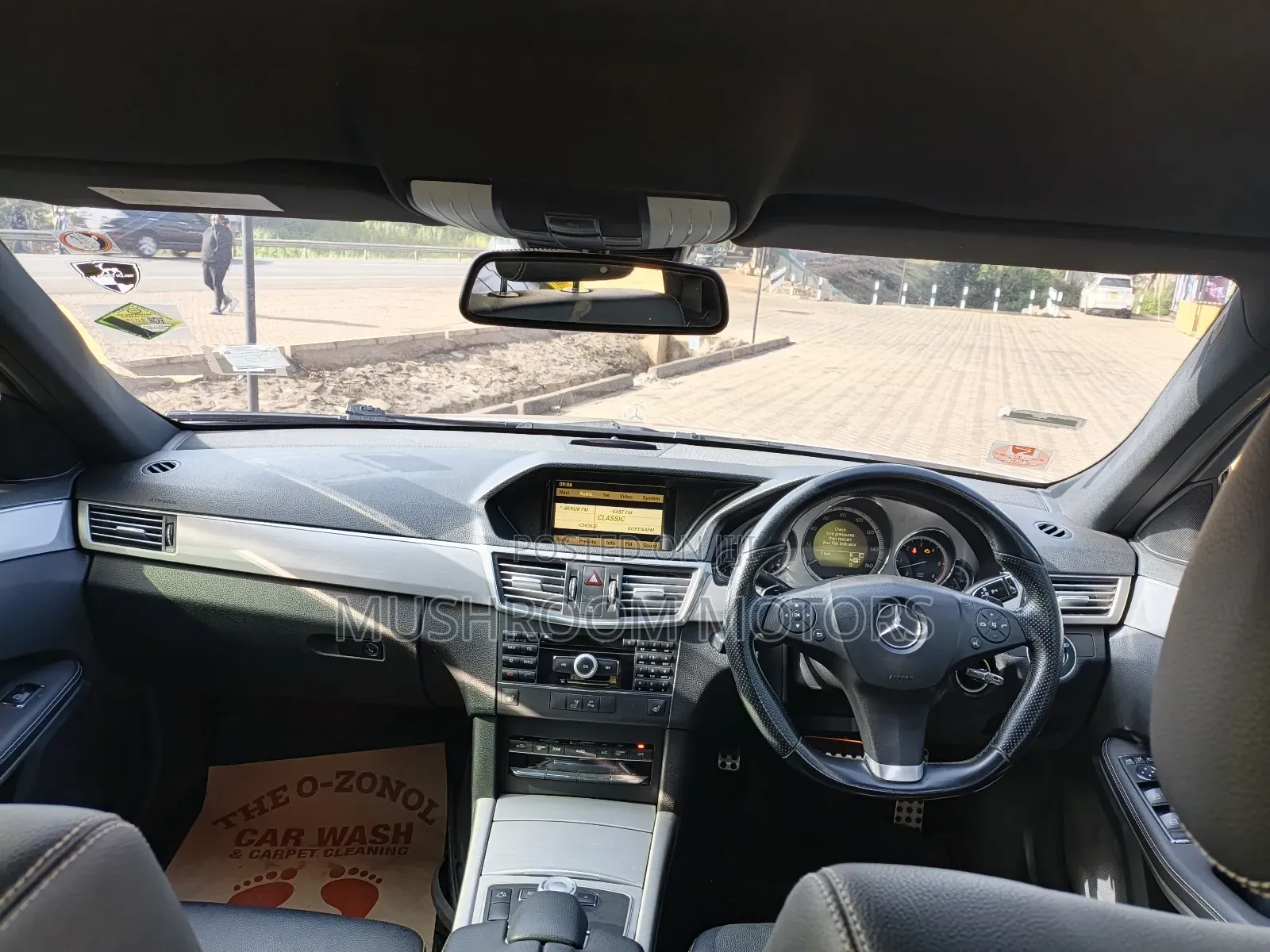 Mercedes-Benz E350 2010 Gold