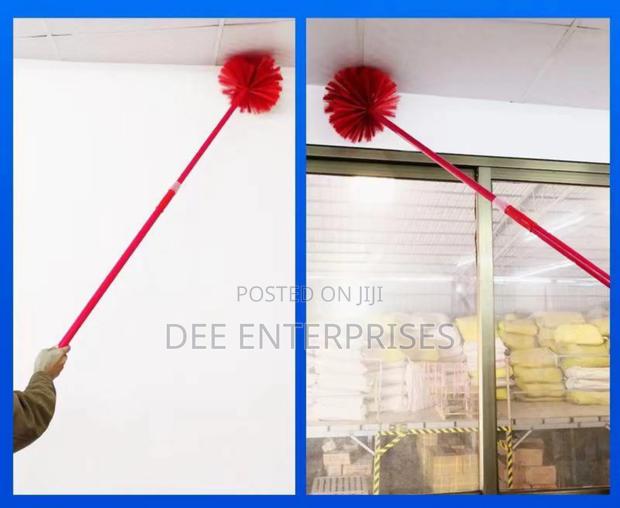 Extendable Cobweb Broom - main view