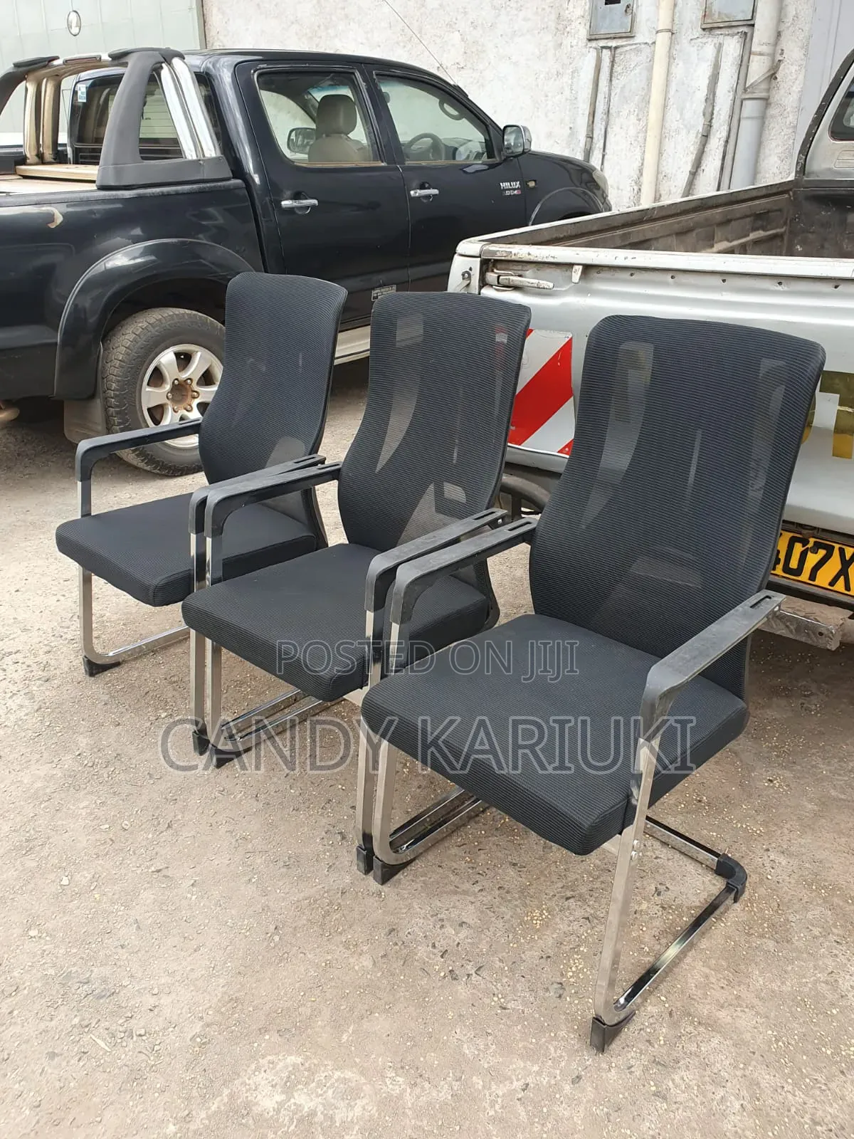 Modern and Elegant Visitors Chair