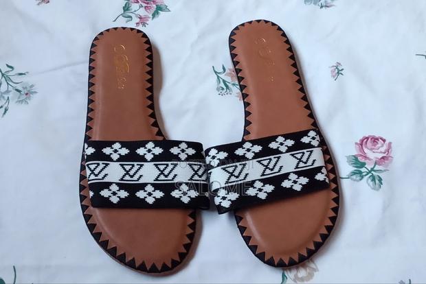 Sallie's Sandals - thumbnail 5