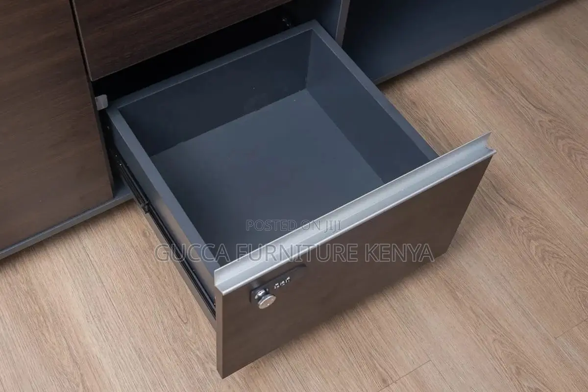 1.8 Meters Director's Executive L-shaped Desk