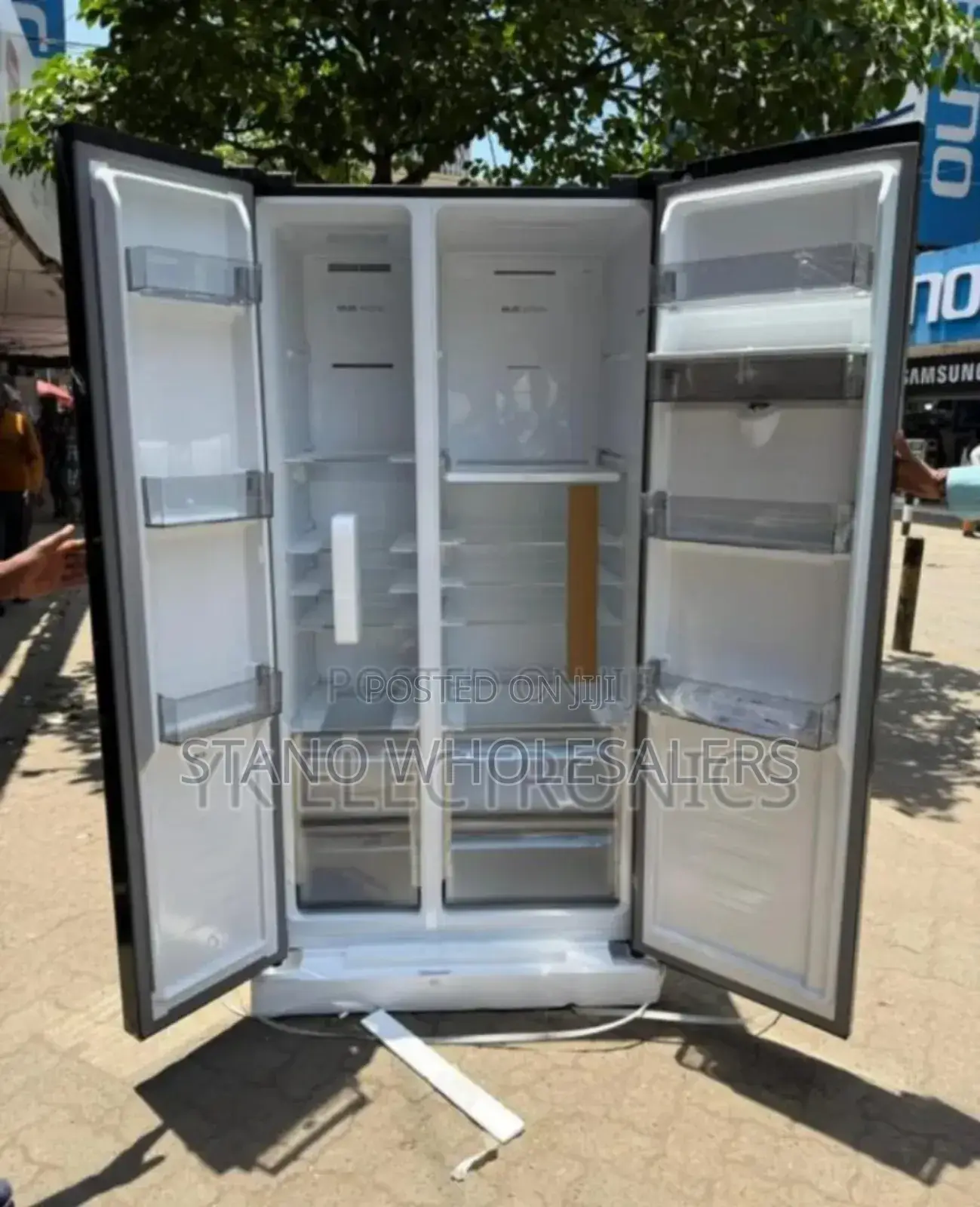 Side by Side Two Doors TCL 550l Refrigerator
