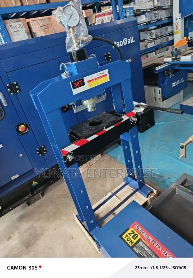 30t Garage Hydraulic Pressing Machine - main view