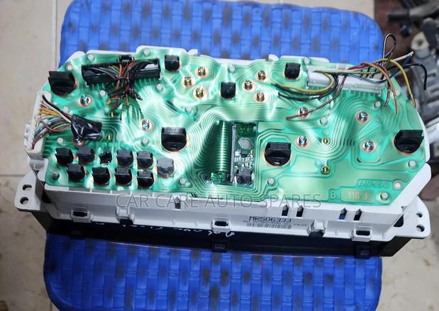 Dash Board Clock Mitsubishi Pajero I0 - thumbnail 2