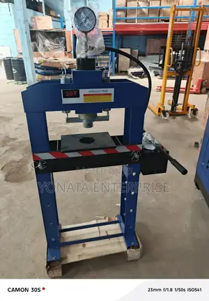 Hydraulic Press 30 Tonnes With Gauge in Stock