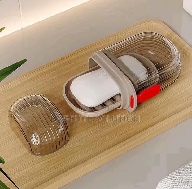 Travel Soap Box With Lid Sealed and Drainable Soap Holder