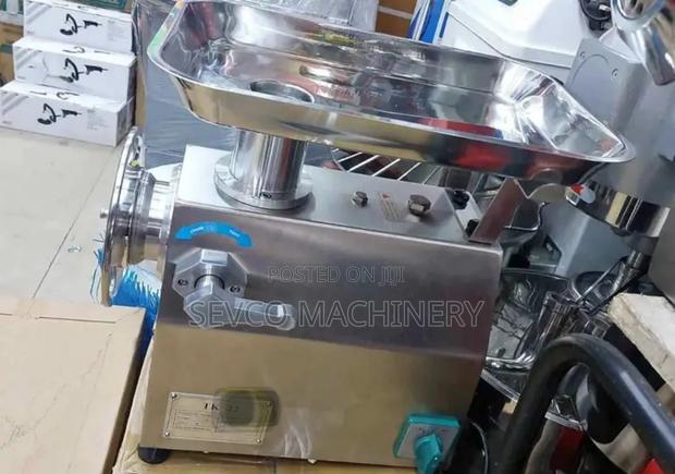 Heavy Duty M32 Meat Mincer With Reverse - main view