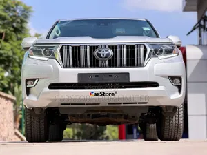 Toyota Land Cruiser Prado 2.8 2022 Silver