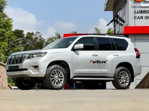 Toyota Land Cruiser Prado 2.8 2022 Silver