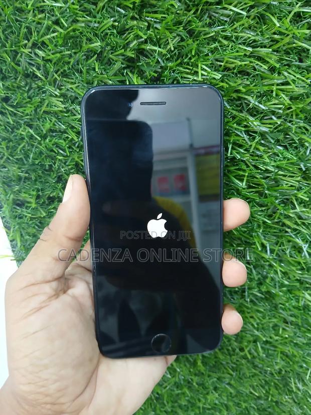 Apple iPhone SE (2022) 64 GB Black - thumbnail 6