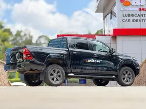 Toyota Hilux 2022 Black