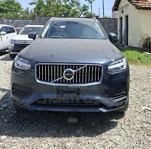 Volvo XC90 T5 Momentum AWD 2019 Blue