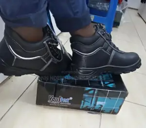 Learher Safety Boots. Travel Boots