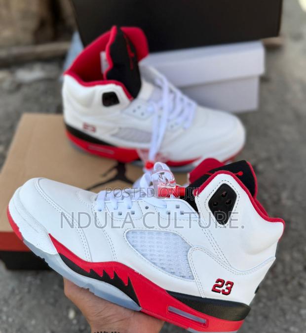 Nike Jordans 5 - thumbnail 3