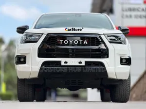Toyota Hilux 2022 White