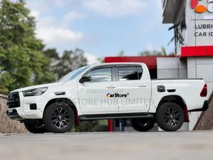 Toyota Hilux 2022 White