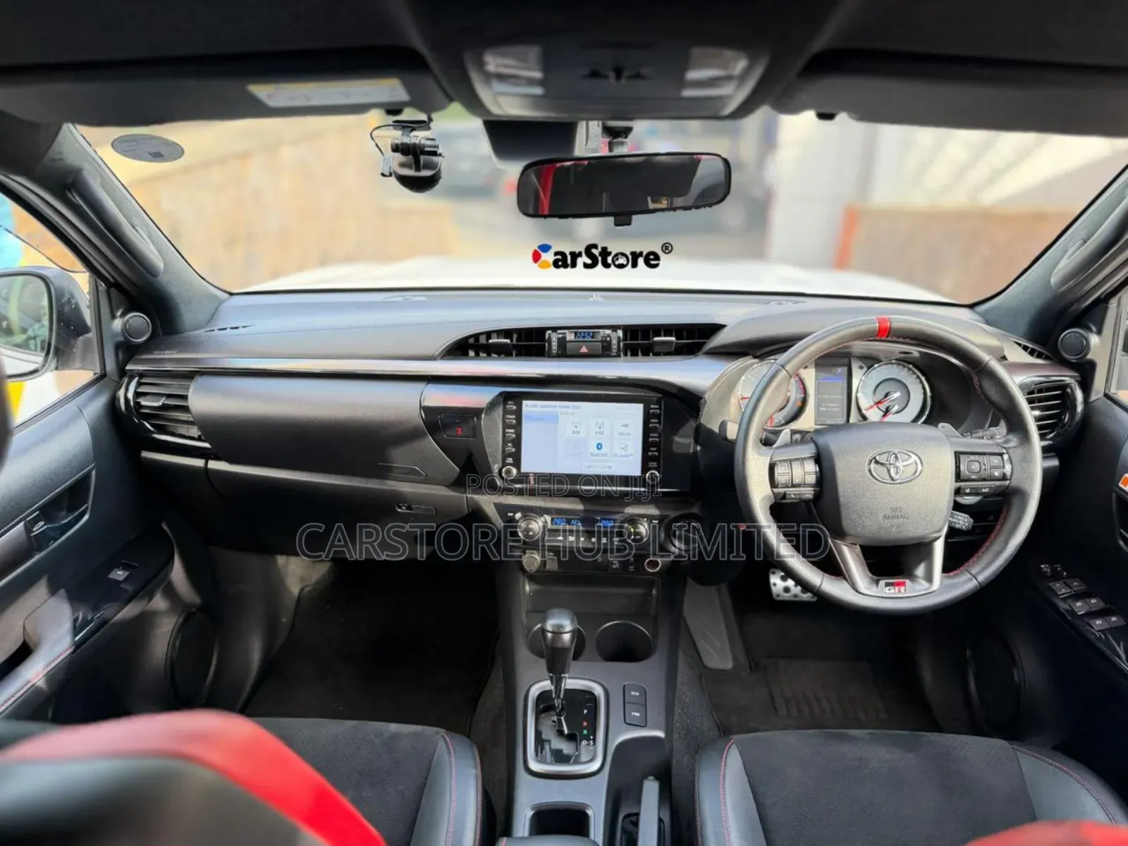 Toyota Hilux 2022 White