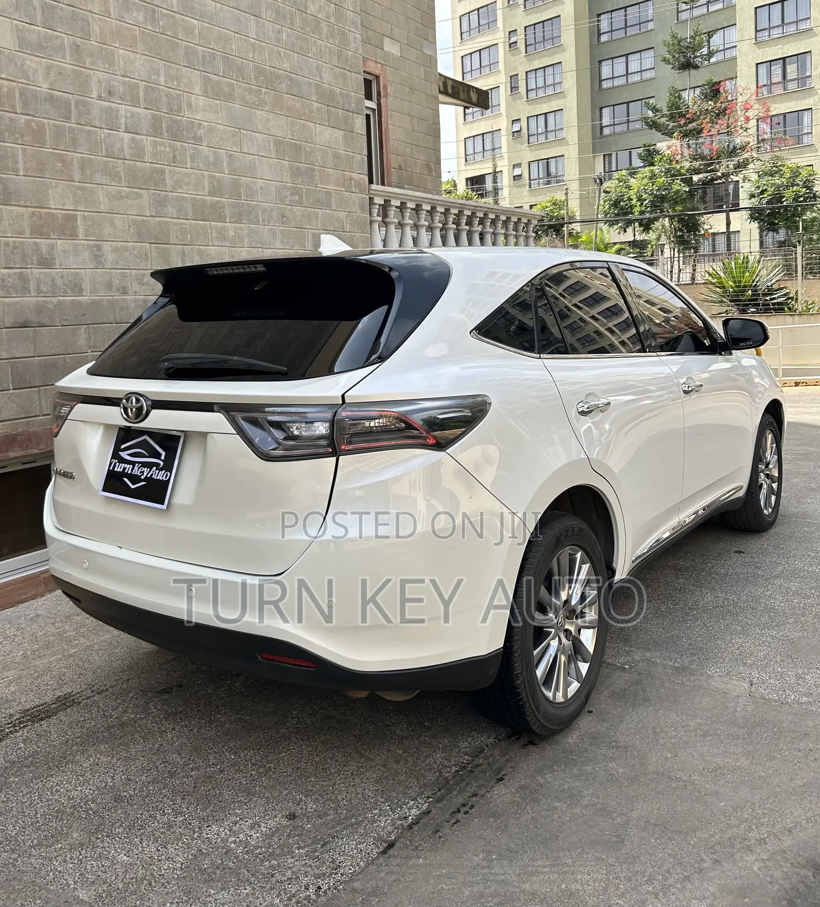 Toyota Harrier 2.0 2014 White