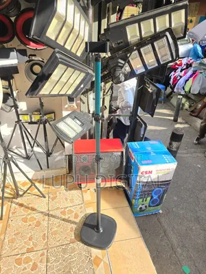 Landing Bracket Phone Holder With a Solid Strong Base