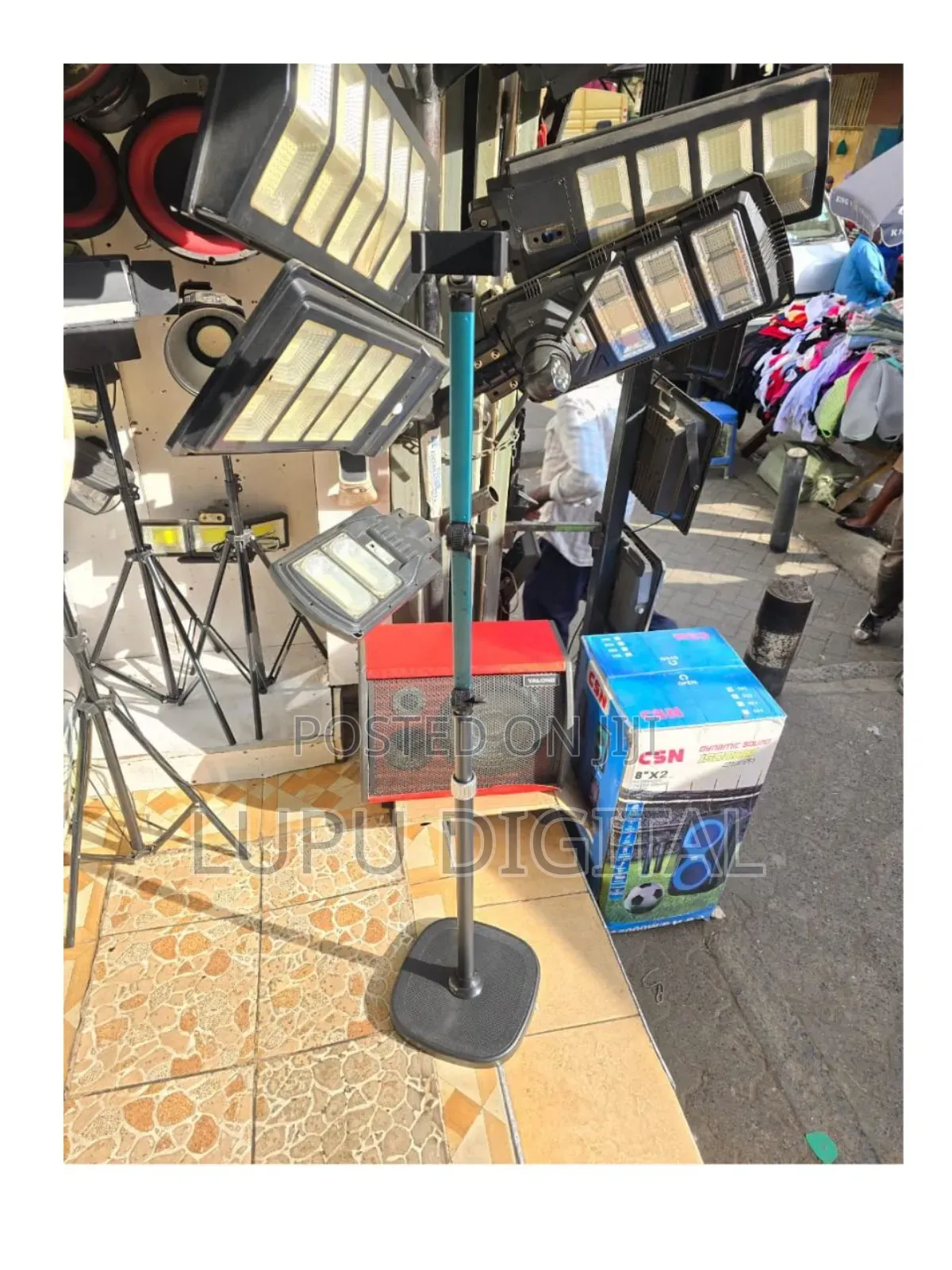 Landing Bracket Phone Holder With a Solid Strong Base