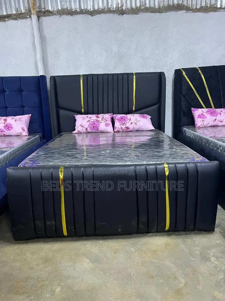 Smart Stylish 5 by 6 Chester Bed