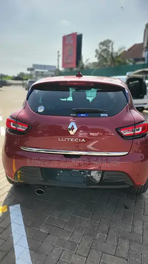 Renault Lutecia 2018 Maroon
