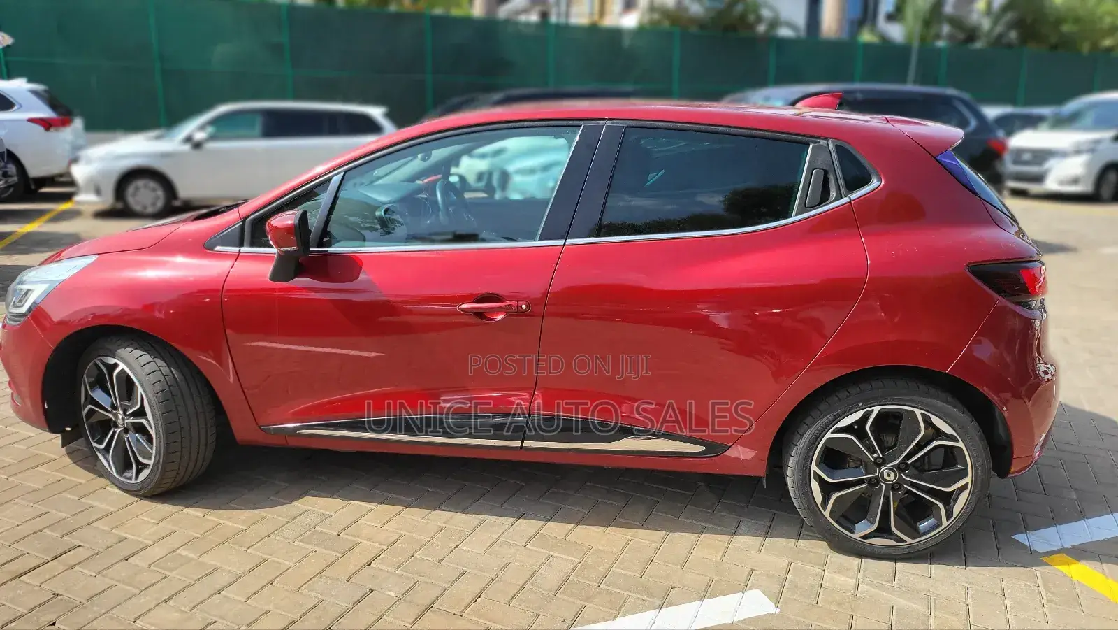Renault Lutecia 2018 Maroon