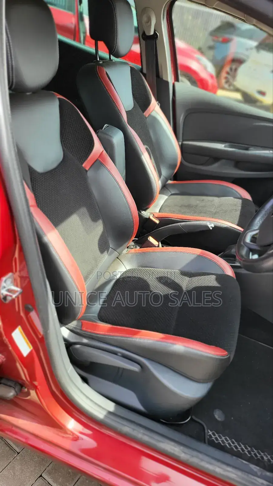 Renault Lutecia 2018 Maroon
